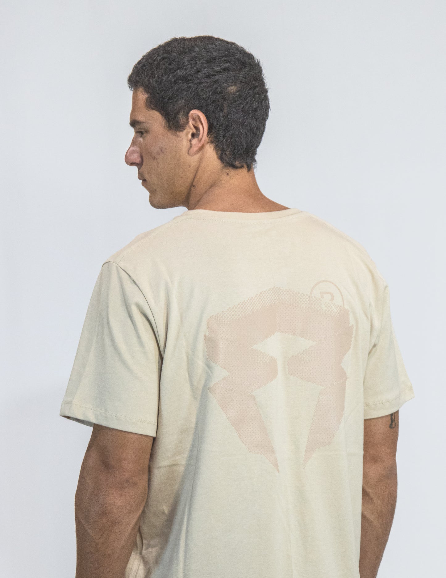 REMERA ICON DOTS BEIGE